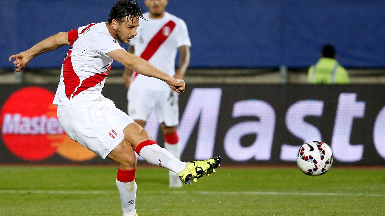 Pizarro fires Peru over 10-man Venezuela to claim critical Copa America victory